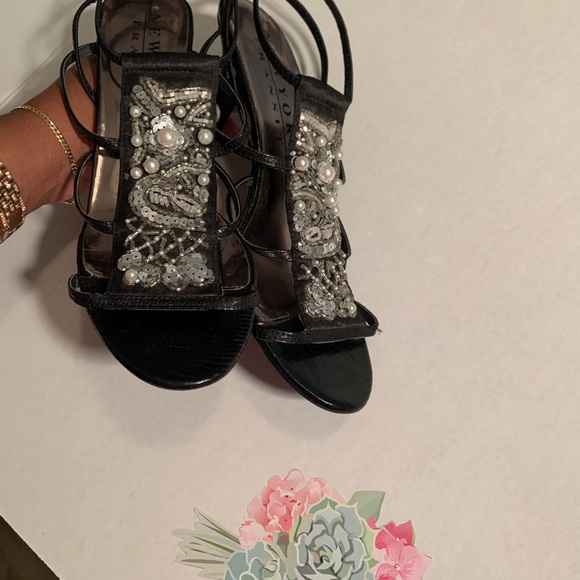 Black Silver and Pearl sandals👡 - Picture 10 of 12